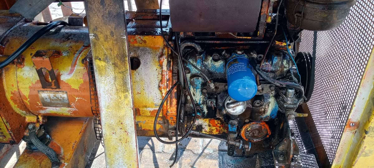 السلام عليكم مولد دويز ٢بستم ٩١٢ اطرنبه طبك بلادي شفال وجاهز السعر ١٦ ورقه مكان الانبار  اكو توصيل ع الحساب الي يشتري استفسار ***********/***********
