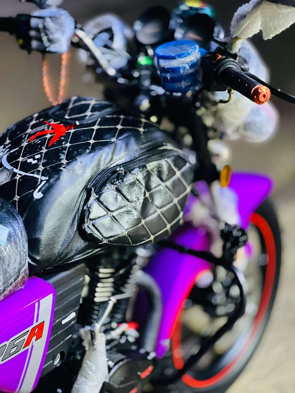 سلام عليكم دراجة دايوان2023مرقمه كامل سنويه محرك كير كله شرط نشاط خير من الله دراجه مجمبزه ومرتبه سعرها2،500وبيها مجال للطيبن مكاني بيجي رقمي ***********
