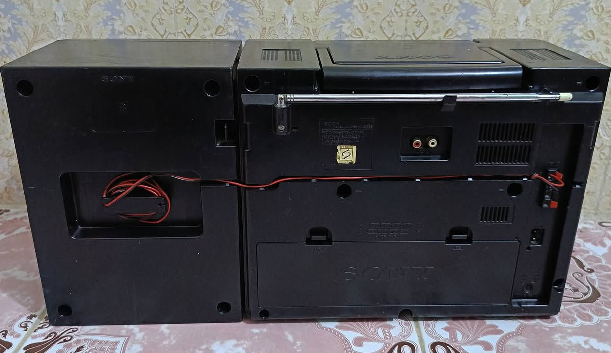 السلام عليكم
سستم سوني صنع في اليابان نضيف شغال بالكامل
دبل كاسيت مع التسجيل السريع 
راديو 4 موجات سحب فوق الممتاز
اواكس وفتحتين مايك مع فاليومين للصوت
البصرة / السعر 50 الف مع التوصيل
تنويه يوجد نقص سماعة واحدة


**إذا كنت صاحب هذا الإعلان وتريد حذفه لأي سبب، رجاءا أرسل رسالة إلى الدعم الفني**