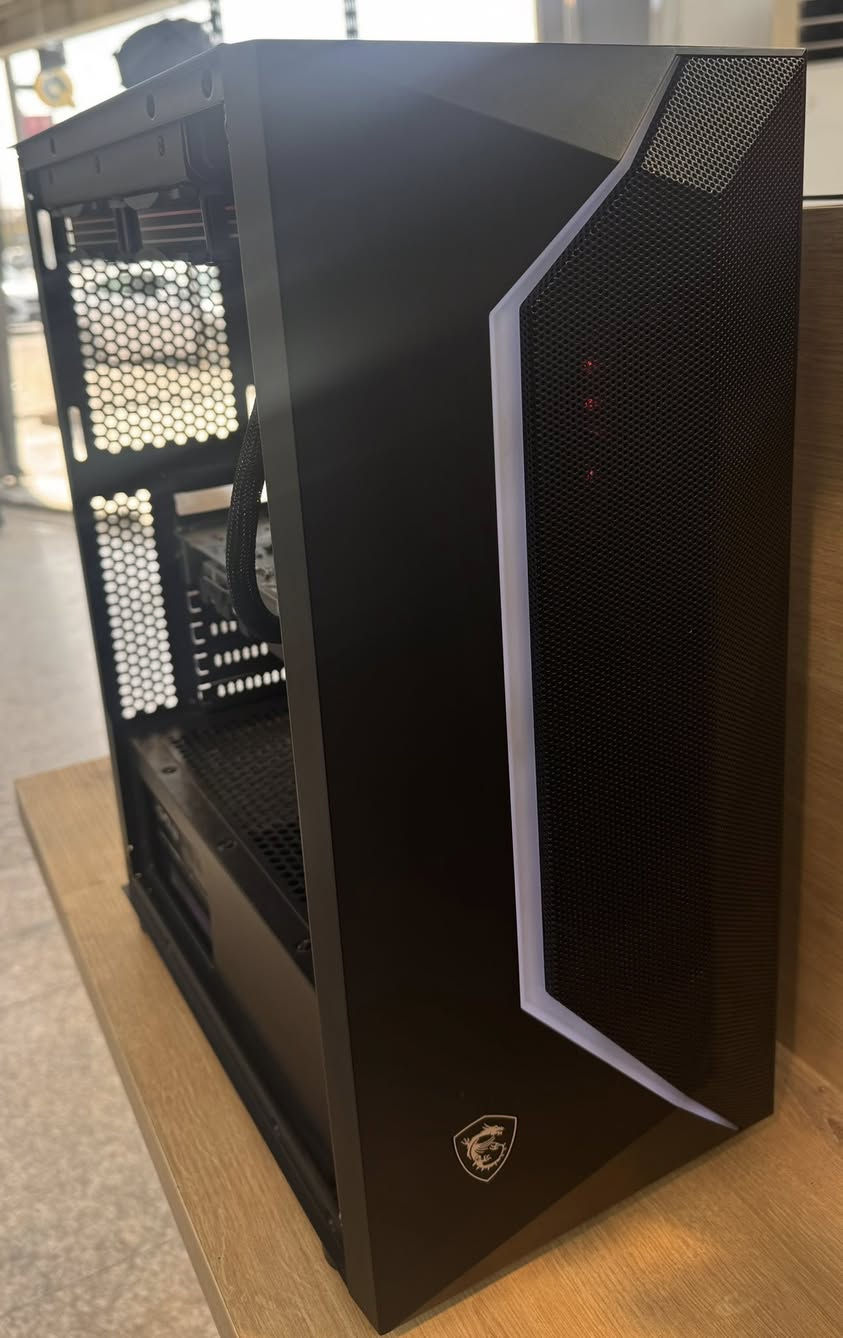 السلام عليكم ورحمة الله وبركاته

للبيع Pc مواصفات 

-Ryzen 5 3500x

-Ram 2*8  16gb xpg ddr4 

-M.2 256 

-1050 ti 4gb 

-مبرد مائي

-بور 650w 

-بودر msi b450

السعر 450 ألف

عنوان: بغداد المنصور
رقم: 7765266399
