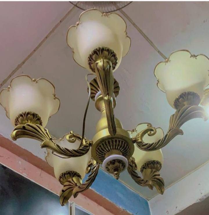 ثريات للبيع ***********
