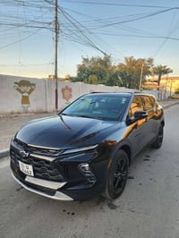 بلايزر 2024 3LT V6 ماشيه 21 الف ميل صبغ جاملغ خلفي فقط بدون ايرباك موا...