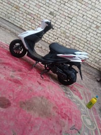 اخوان دراجه متروكه جانت بس شغاله للبيع بيها بس هذا الكفر شويه مكسور مو...