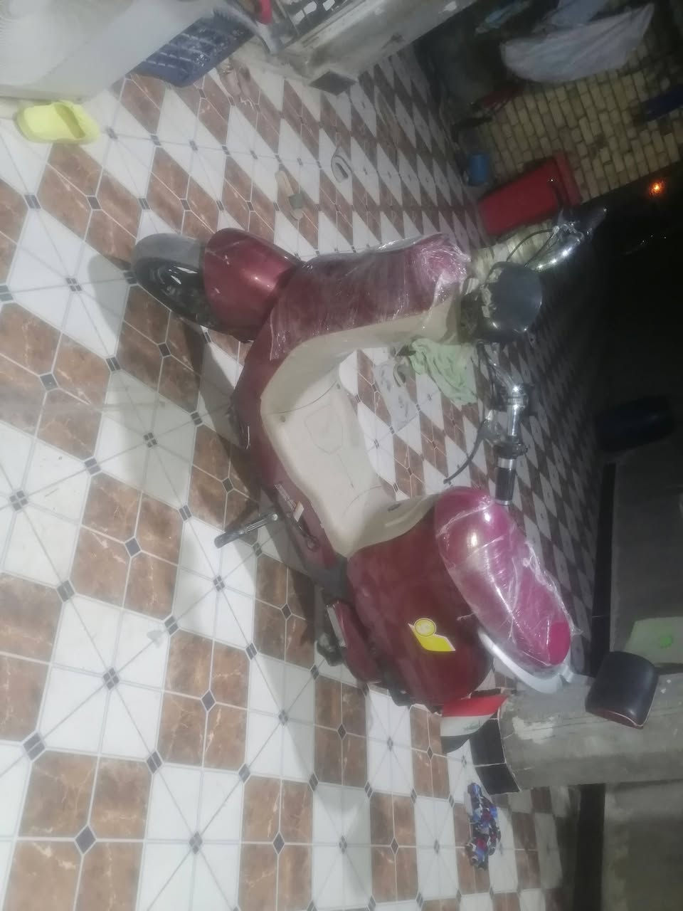 سلام عليكم دراجات شحن جديده حلوه حجم 14 بس البطاريات تعبانه بس الدراجه كلش جديده عنوان البصره القرنه      الرقم ***********  السعر ١٥٠
