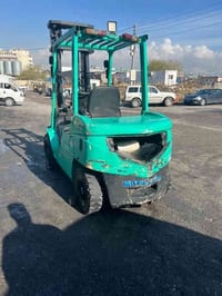 رافعه ميسوبوشى موديل ٢٠١٠   ٣طن ٣حركات  كير محرك رفع بشرط ٠٧٧٠١٥١٠٦١٨