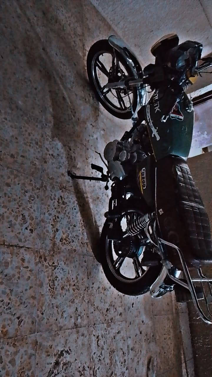 السلام عليكم 24 نازلة بل25. 5كير محرك 200. للعلم معدله لحقيقي 160 مكاني بغداد الدورة ابو دشير سعر 750 ترتيباتهة خارجية بصيطة جدن موضح بلفيديوات هورنات سيدان تايرات تايلندي جدد وبنزات جدد ما مبدل شي بعد ابد علة وضع لشركة مراوس ب4كير 27 أو 26 أو 25 حتلو راس براس ماريد فرق *********** علمن بيهة ورقتين فقط مو اصليات
