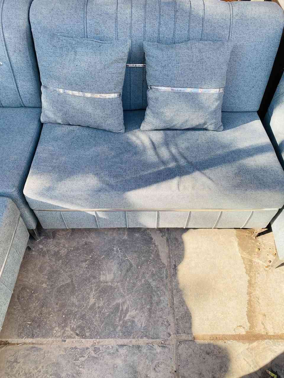 السلام عليكم 
تخم ديوان عشر مقاعد نضيف كلش اخو الجديد بلوك اسود رجلين حديد قوي كلش 8 كوشات 
السعر 350 وبي مجال تفصال مو عادي 
العنوان شارع فلسطين ***********
