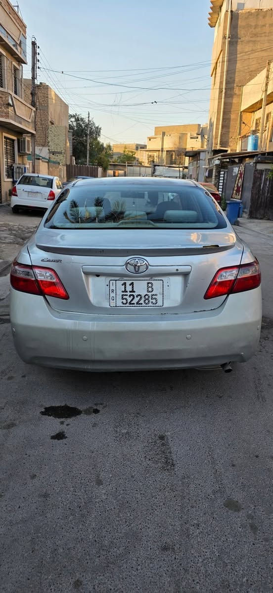 السلام عليكم
كامري وارد امريكي موديل 2007 حادث جاملوغ خلفي بدون دواخل مصبوغة حزام  جمالية محرك 4 سلندر 2400 طخم تاير جديد تبريد منظومة كاملة جديدة سنوية وارقام جديدة بأسمي  مكاني بغداد حي العامل ***********
