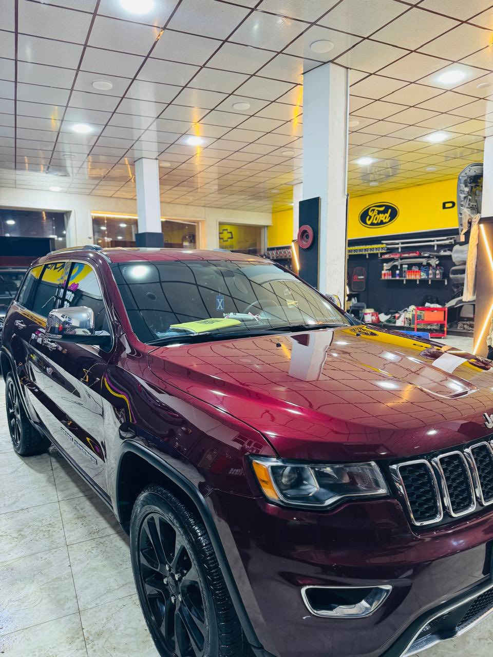 للبيع جيب لمتدد 2017 أمريكي كلين بيع او مراوس بكامري فقط حديث
ماشيه 100مايل 
 مواصفات لمتدد 
نضام ترحيب 
بصمه ابواب و تشغيل 
رادارات جانبيه نظام  النقطه العمياء
نظام التوقف الذاتي 
نظام اطفاء المحرك وتشغيله اوتو 
حجم المحرك 3600
فور ويل 4/4 ماوس  
فتحه سقف
تشغيل عن بعد 
شاشه جبيره 
شفتات ستيرن 
جنطه كهربائي شفط 
حساسات 
سستم صوت 10 سماعة 
اوتو بارك مساعد اصطفاف
قطعتين تبريد ثلج تحكم منفصل
كشن خزن ميموري 3 وضعيات تحكم كهرباء سائق وعكس السائق
 مقاعد جلد اصليه  (تدفئة+تبريد) 
 كشن خلفية تدفئه
تدفئه بلاستيرن  
مري قلاب ويه ال R
يدات ستيل اصل 
 نظام_خرائط(نظام ملاحة)_Navigatio
 كامرة خلفية دوارة اصلية
 استيرن كهرباء +  تدفئة
 فول تحكم استيرن (جهتين امامي + جهتين خلفي) 
 ناقل حركة ٨ نمر
 نظام سبورت s
 نضام اقتصادي
 مري _جانبي_تدفئة مرايا_جانبية_حساسة_للضباب_تعمل_
تلقائياً + اشارة بالمري 
 لايت عدسة زينون +منضومه جديده 
كشافات زنون 
رقم أربيل تحويل مباشر 
السونار موجود بلمنشور مكفوله عدا ملاحضات بسيطه  
مال جناي استعمال شخصي تخم تايرات جديد باتري جديد فيتم جديد  
مكان السياره أنبار رمادي 
السعر  250 مجال قليل 
للاستفسار ***********
