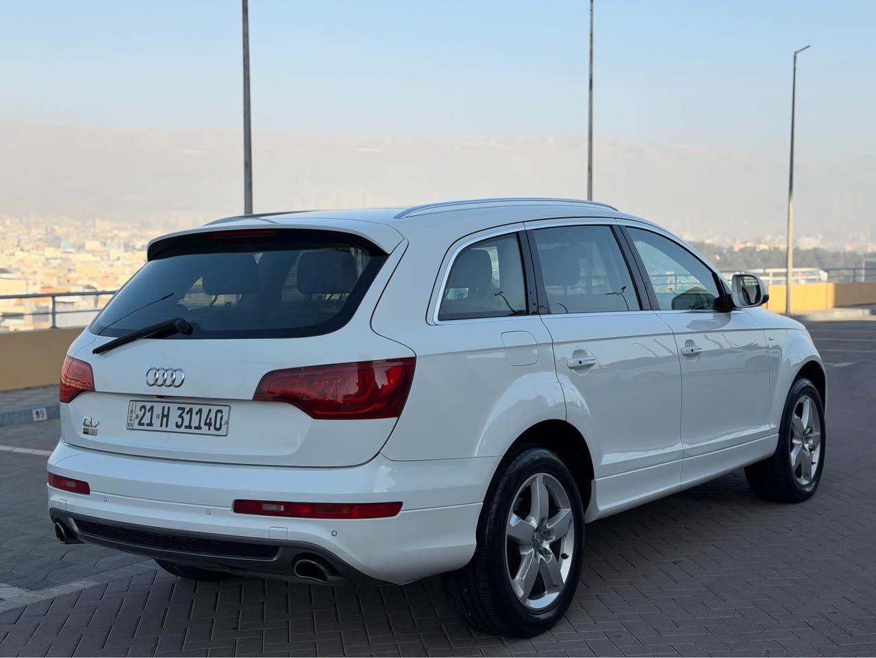 Audi  Q7 S-line Quattro 2013

ارحض سعر بلاش  ١٢٩  ورقه مجال بسيط

سيارة ٧ راكب

مواصفات خليجي  وكالة اربيل٣ بصمه بيلادي موجوده

موديل ٢٠١٣   

محرك سته سلندر V6 3.0L سوبر چارچ محرك بنزين

گير و محرك بشرط كفاله 

-----------------------------------------
مواصفات 
 پانوراما امامي و خلفي  
صندوق شفط 
 بردات جانبية و خلفية
 تحكم ماوس 
    داخل  جلد اصفر
كشنات كهربا
كشنات خزن
تبريد مركزي  
سيدي بوكس  
تبريد مركزي 
حساس خلفي و امامي 
- لايت ليد  
ستيرن تحكم
  تحديد سورعه  
 و بعد هرايا مواصفات
-------------------------------------------
  تخم تاير و  ويل جديد
 صدر ٪؜١٠٠
گیر  ومحرک بشرط ٪؜١٠٠
 سيارة مسيرفسة كاملة ما يحتاج اي مصرف

-----------------------------------
سياره واحد شبر اقل صبغ راس تايرخلفي او شبر بارد راس بك لايت خلفي باقي مابي شي 
     
سيارة احلي بالواقع و مابي اي مصاريف الحمدالله 
-----------------------------------

سعر مطلوب  ١٢٩ ورقة و مجال 

مكان سيارة سليمانية 

***********
***********
*****************************************************
Audi Q7 -S lin Quattro  2013
فول فول موسفات
٣ ريز كوشن
هه ر٣ به صمه ى شه ريكه ى ماوه
٦ بستون سوبر
بانوراما ده بل بانوراما
سنوق شفط
ده رگا كانى به رده يه دواوه
ماوص
كوشن جلد ناو زه رد
كوشن كاره باوخزن
ته بريد مه ركه زى
سيدى بوكس
حاسه بيش و دوا
لايد بك لايت ليد
سوكان فوليوم و تحديد سرعه
مواسفاتى اودي معرو فه...............
گيرومه كينه و ته بريد ساردى و گه رمى به شه رت بى نوقسانيه الحمدلله 
سه نه وى ره قه مى تازه يه به ناوى خومه ته حويل به شه رت
سه ياره كه يه ك به له ى بجوك بوياغى هه يه له كه ل به له يه ك ساردا باقيات به شه رت

سعر مناسب ١٢٩ كه ميك مجال

***********
*********** السليمانية, العراق
