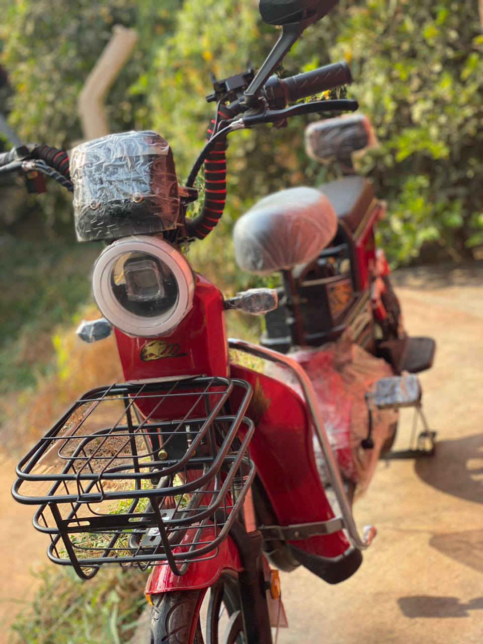 السلام عليكم شباب دراجة شحن نظيفة ومرتبة كلشي نظيف بيها وعارضها للبيع السعر 450
رقمي على الخاص ***********❤
