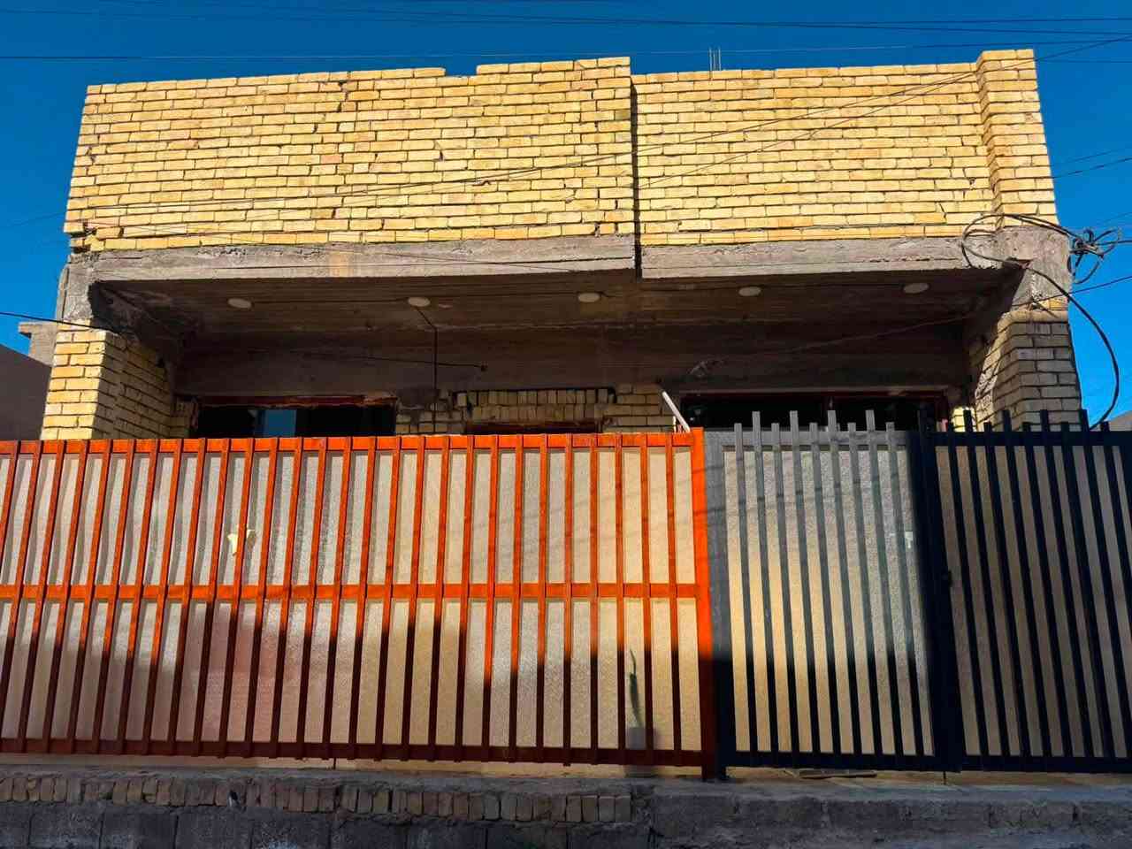 منطقة كويريش بيت مساحة 63 متر واجهة 7 والنزال 9البيت
قاط واحد كامل فول فقط الواجهة البيت صاير بين العشرينات قرب مدرسة سامراء 

رقم العقار 2936
للاستفسار ***********
