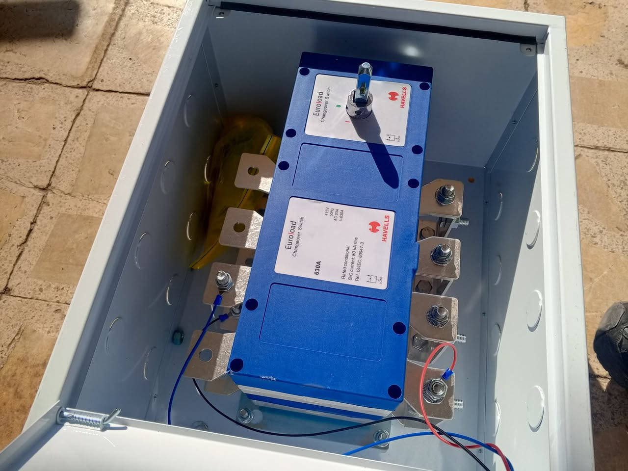 سلام عليكم ورحمه الله وبركاته 
يوجد لدينا جنج اوفر هافلز 
400 امبير 630 امبير 
استفسار *********** مرتضى عكد
يوجد لدينا توصيل لجميع المحافظات العراق 👉👉👉
