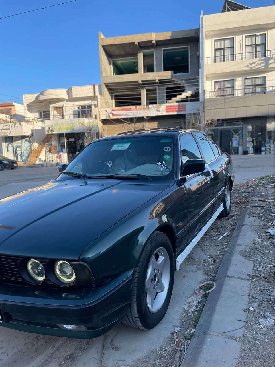 ﷽
بیئێم 525i
bmw 525
مۆدێل 1993 
رەنگی زەیتونی ئارمی پلاستیکی هەولێر بە شەرتی ئارم و ئەوەلیات چوار تایەی لۆکی لەژێرە
لایت ئەڵقە و زینۆن 
سلایت و 4 جام کارەبا 
دەبڵ ئێرباگ ناو سپی 
گێرعادی کامل ئەشیای تەبریدی پێوەیە
گێر و مەکینە و ئەکسلی بەشەرت
35$ گەڵا و معامەلە❤️سلێمانی
0771 156 1614 السليمانية, العراق
