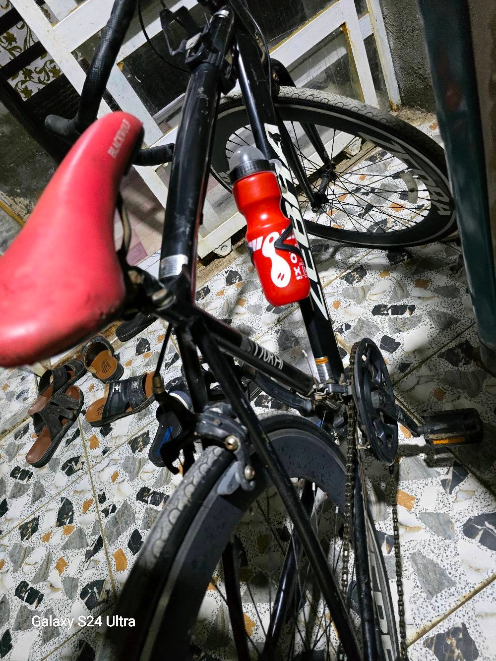 بايسكل رياضي سباق موديل 700C 
حجم 28  
لشه مظلعه
باله كسر حاويه 
الحاله جاهز ونظيف
الكيوره (3×7)
السعر 150 الف وبيه مجال بسيط
للاستفسار ***********