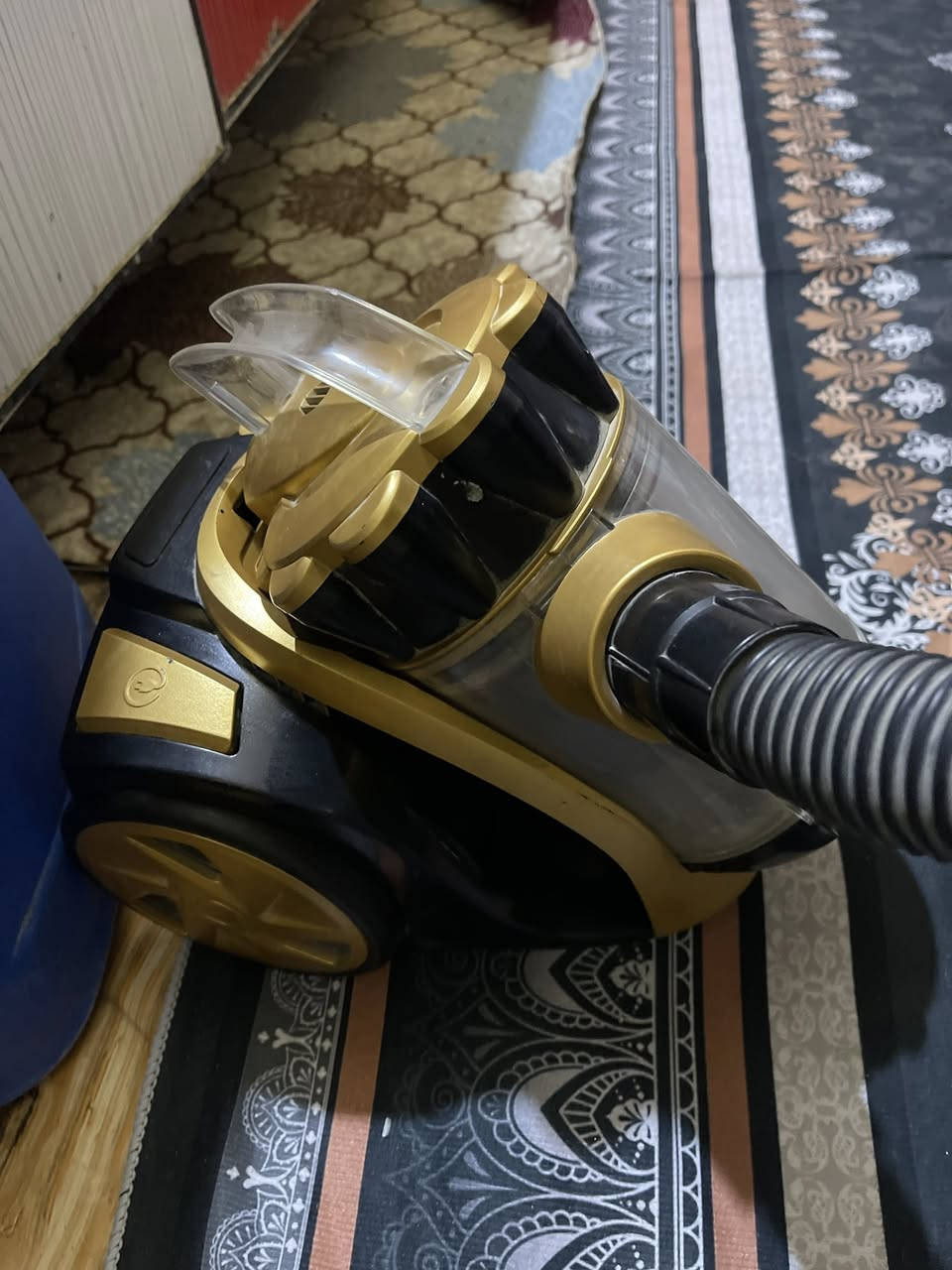 مكنسه كربائيه 20 الف لوحده رقمي ***********
