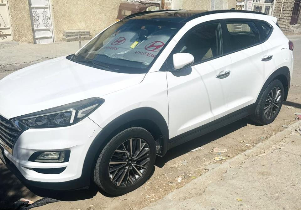 السلام عليكم سيارة توسان 2020 خليجي فول مواصفات 5 ويل كب بغداد باسمي تبديل بنيد وتصليح جاملغ السايق السياره خير من الله مال جناي مكاني بغداد م الصدر السعر  195 للبيع او مراوس النترا بيضاء نضيفه ***********
