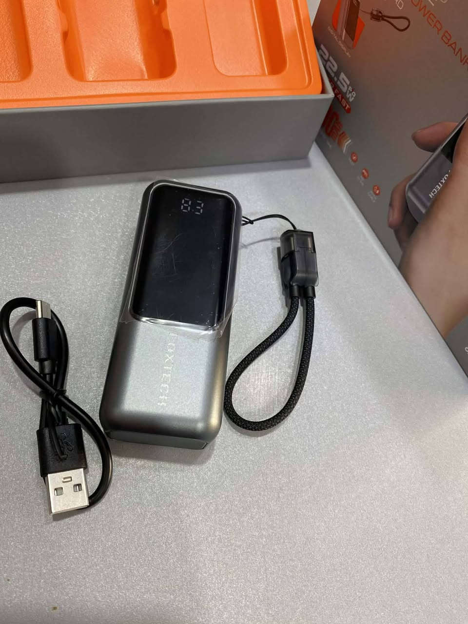 باور شحن متنقل من شركة FOXTECH 

      بسعر 18 الف 

‼️ ضمان حقيقي استبدال

🔹سعة البطارية 10000 ملي امبير 
🔹قدرة الشحن 22.5W
🔹 شاشة رقمية 
🔹كيبل شحن وكذالك يستخدم كمدالية للحمل 

لمشاهدة جميع الموبايلات والإكسسوارات المتوفرة
ادخل على الهاشتاك👇🏼
#مركز_احمد_الخفاجي
للطلب والحجز مراسلتنا واتس اب 
***********
او التوصل دايركت 

#موبايلات_العراق #موبايلات_الحلة #موبايلات_بغداد  #احمد_للموبايلات #عروض_العراق #تكنولوجيا_العراق

—————————————

 مركز أحمد الخفاجي للموبايلات

بابل – ناحية أبي غرق – شارع المركز
