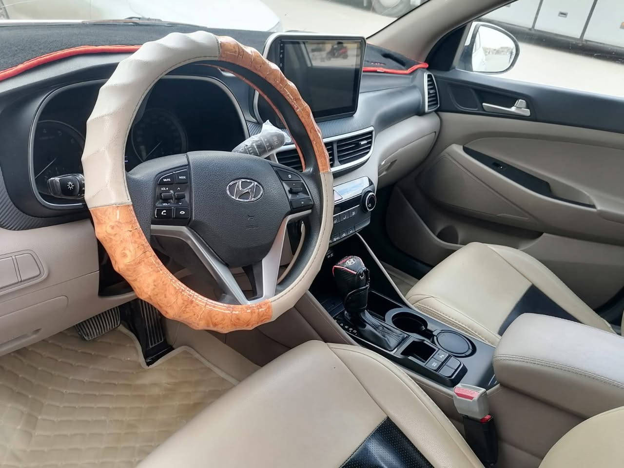 توكسان موديل 20 كفاله استخدام شخصي السعر 205  مكان السياره الديوانيه قضاء المهناويه وهذا رقمي ***********
