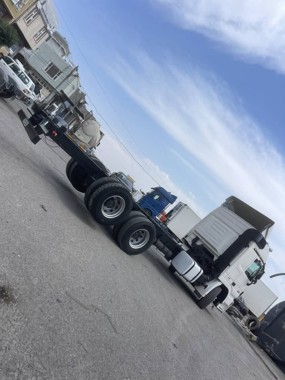 Actros 2541.  2004.   جديدة سيارة فول مواصفات عنوان سليمانية.  ***********

