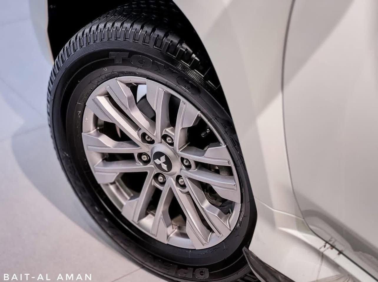 ⁨ موثوق، عملي، ومبني مثل دبابة. كل رحلة تشعرك وكأنها الأولى. 🚗💪”

Mitsubishi-Montero Sport 2023

ضمان 3 سنوات شامل العراق 
ناقل حركة أوتوماتيكي
نوع الوقود هو البنزين
محرك سعة 6 سلندر
نظام فرامل ABS
تكييف مركزي ثلاثي المناطق
جنوط من الألمنيوم قياس 18 بوصة
مدخل AUX/Audio
تقنية البلوتوث
نظام التحكم في نظام الدفع
نظام تثبيت السرعة
الدخول بدون مفتاح
حساسات الركن
قفل مركزي
مرايا كهربائية
نوافذ كهربائية
زر تشغيل بصمة
شاشة مركزية
جناح خلفي
شاشة عرض رقمية
ألوان: ابيض، اسود،ذهبي، نفطي

‎للاستفسار والتواصل مع قسم المبيعات 
‎ارجو الاتصال علي 
- Phone : *********** / WhatsApp 
- Phone : *********** / WhatsApp

‎بۆ پەیوەندی کردن بە بەشی فرۆشتن 
‎پەیوەندی به ژمارەی
- Phone : *********** / WhatsApp 
- Phone : *********** / WhatsApp⁩
