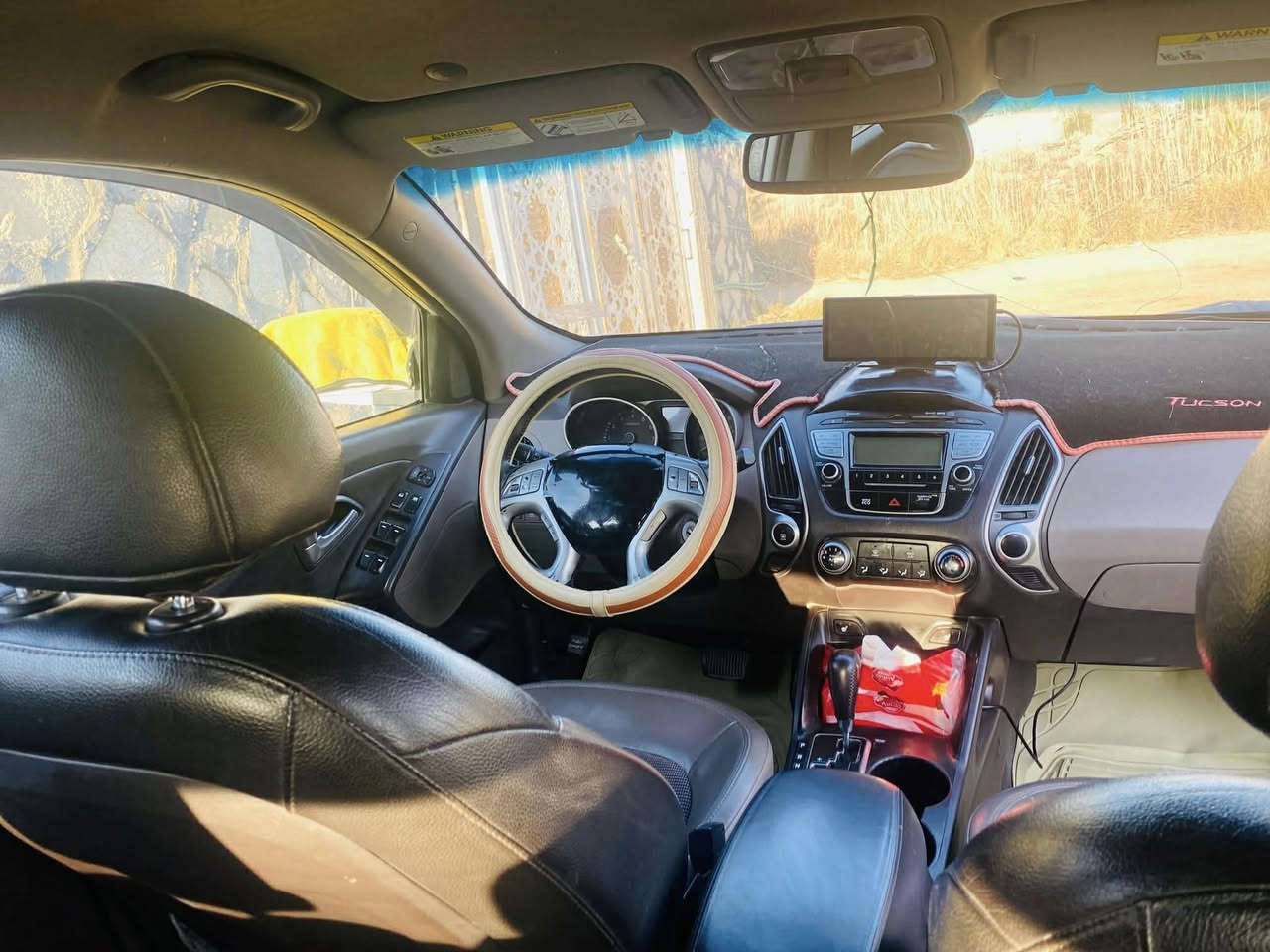 السلام عليكم 
توسان 2013 وارد امريكي كلين 
بنيد صبغ بل العراق رقم بابل 
السعر 135وبيه مجال 
***********
