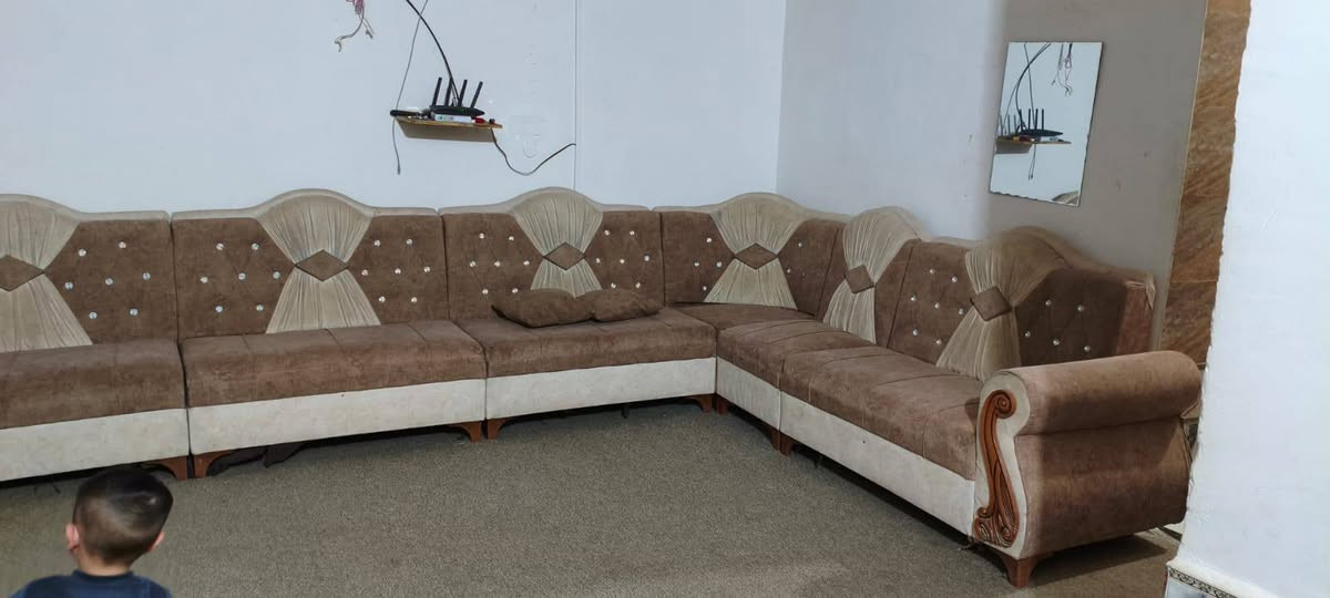 السلام عليكم تخم قنفات حرف L للبيع 6 قطع 10 مقاعد السعر 250 الف وبيه مجال بسيط 
***********
