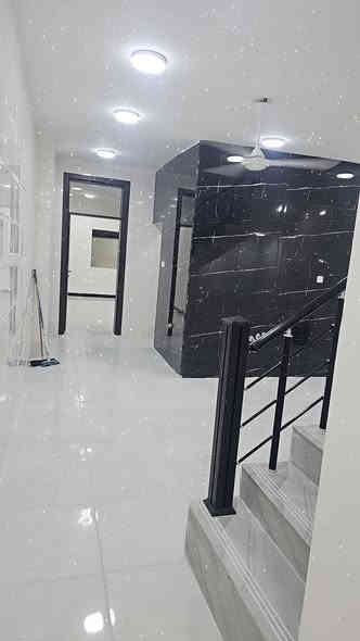 سلام عليكم بيت مساحة  ١٠٦ متر طابو صرف بناء حديث درجة ولى  شارع ١٢ متر دورة ابو دشير خلف السوك  يحتوي على صالة مطبخ غرفتين نوم خدمات عدد 2 مناور عدد 2 لاستفسار ***********
