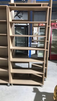 رفوف • مستعمل • نضيف