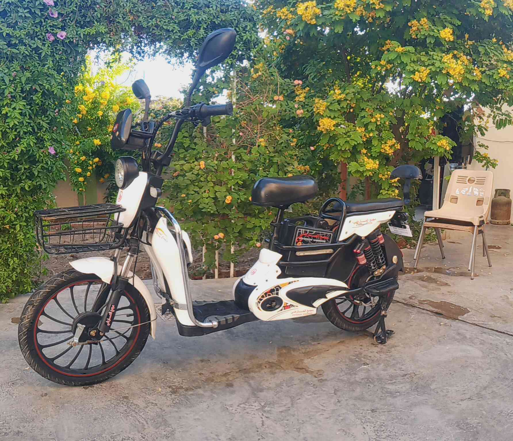 سلام عليكم دراجه HlS للبيع دراجه نضيفه 5 بطاريات فوال السعر 300وبياها مجال شراي اتصل على الرقم ***********
