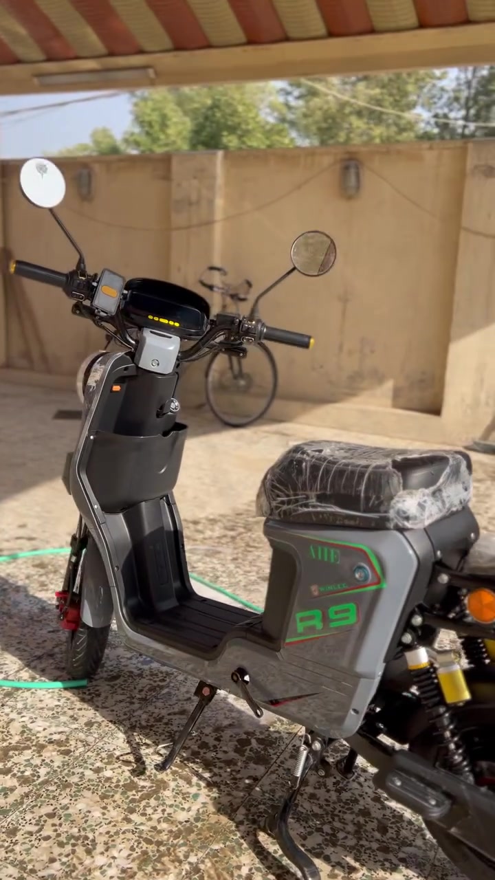دراجة شحن R9نظيفة جدا استخدام قليل بغداد لامين الثانيه     التواصل عالرقم
770 713 5039‬

المواصفات :

تمشيك 75 حقيقي

 بنظام 4 سرع

جهاز إنذار عند السرقة

قفل السرج :  البطارية

بريكات دسك هايدروليك امامي وخلفي

بطاريات 5 نظيفة استعمال خفيف 

سلة أمامية

تايرات جوبلس

اشاير يمنه يسره دبل إشارة

وبصمة تشغيل عن بعد + كارت تشغيل

شاشة تظهرلك السرعة + شحن البطاريات + خاصية الرجوع للخلف السعر500 وبيه مجال الطيبين


**إذا كنت صاحب هذا الإعلان وتريد حذفه لأي سبب، رجاءا أرسل رسالة إلى الدعم الفني**