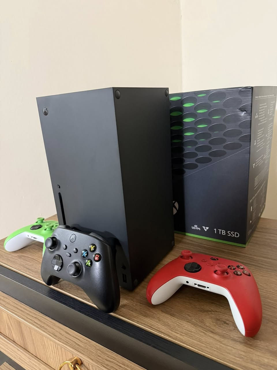 اكس بوكس Xbox Series X   للبيع 🎮
🔹 مستعمل نظيف جداً

🔹 ما مفتوح نهائياً (غير داخل للصيانة)

🔹 كامل ملحقاته + الكارتون الأصلي

🔹 نسخة  الرسمية    

🎮 Game Pass شغال لحد  18/11/2026      

📍 العنوان: بغداد زيونه

💰 السعر: 750000 ألف 

رقم الهاتف : ***********

📌 للجادين فقط
