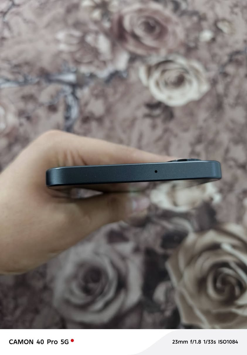 سامسونج A26 5G
جهاز مستخدم يوم واحد فقط 
السعر التواصل على هاذا الرقم ***********
