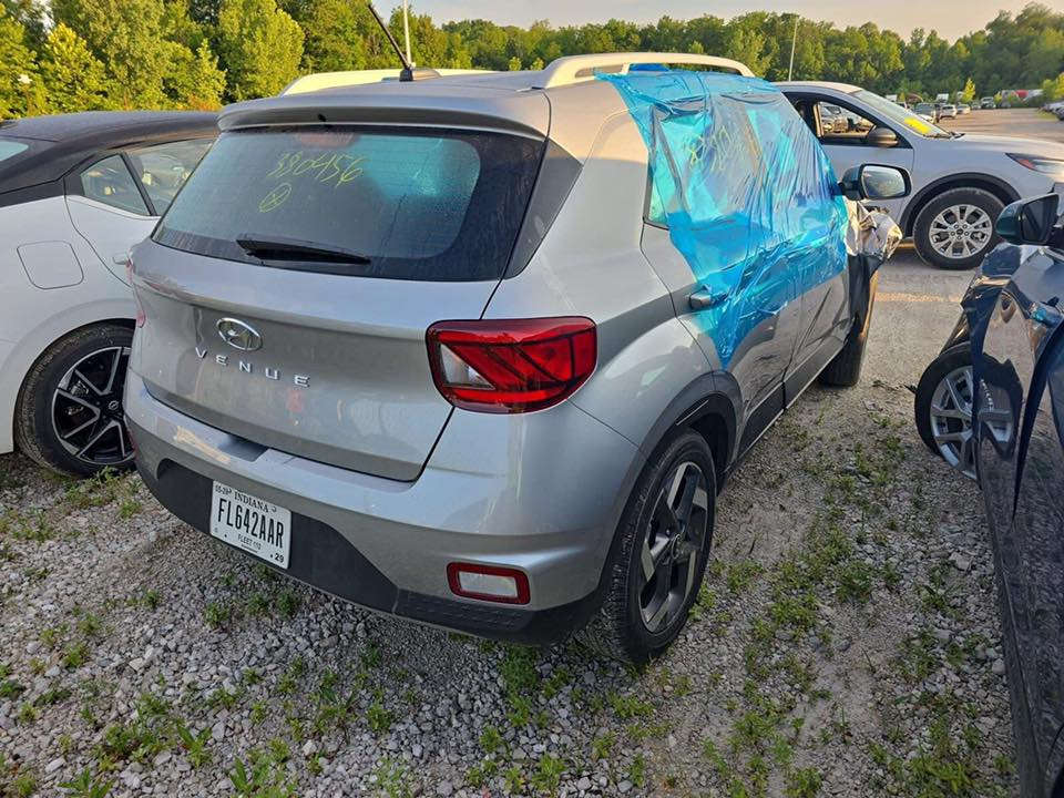 يالله  
هونداي فينو2025 
 فينو 2025 – وارد أمريكي
محرك 1.6 دبل نوزل
حادث تبديل الجاملق الأيمن  +وربع من الاباب الايمن
فتحة – بصمة
رادار أمامي / خلفي / جانبي
تثبيت مسار
كاميرا خلفية
CarPlay & Android Auto وايرلس
مثبت سرعة + تحكم ستيرن
 وبعد بيها هواي مواصفات Sport / Normal / Snow
 السعر: 128  ماكو هيج موديل بهيج سعر ونضافه حادثها مرفق بالمنشور سياره جديده كل نقص مابيها بالخير ع ياخذها مكان السياره بغداد البلديات غير متواجد ع فيس شراي  يتصل. يالله ***********
