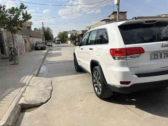 جیب لاریدۆ مۆدیل 2015 سسیارەکە نمونە لەجوانی سیارەکە بەس ماشڵایەوەێ   ژ م ***********    ***********
