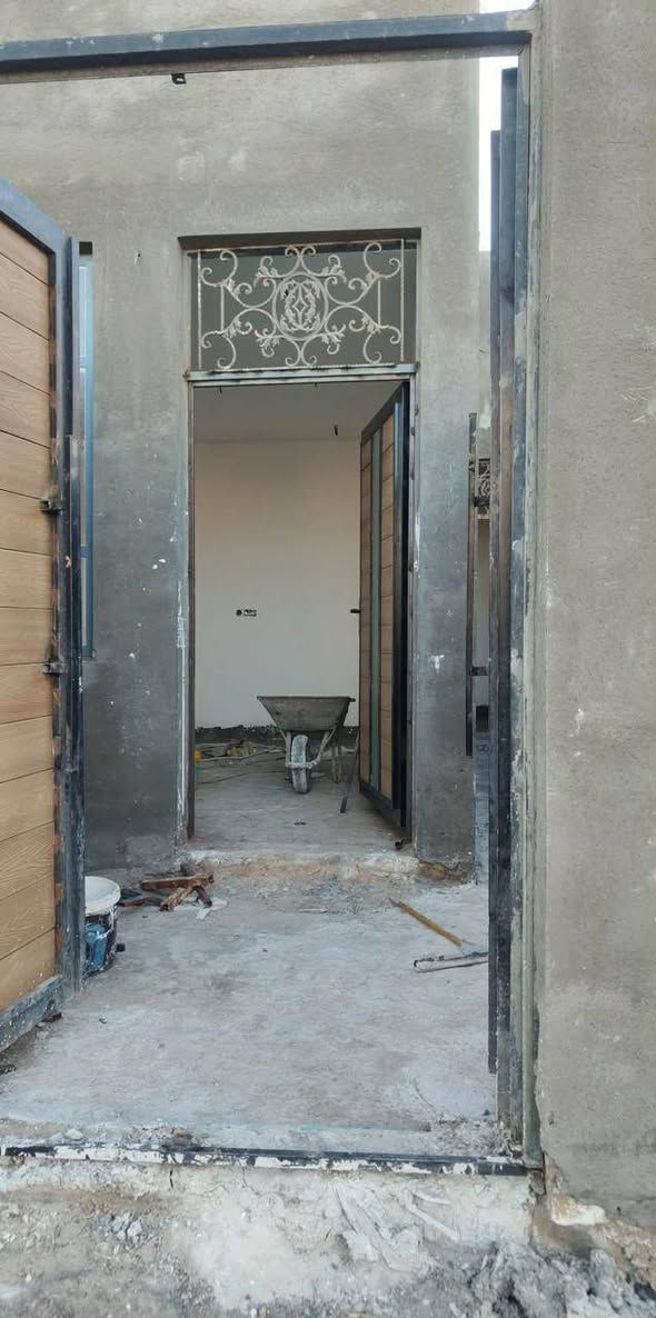 بيت للبيع عد ال بوحجر مساحة 100 اقرار محكمه بيت بناء جديد نقص ارضيه فقط يحتوي غرفتين وصاله وصحيات ومطبخ وبراني بناء طابوك السعر 26 وبي مجال للاستفسار *********** مكتب الصالح للعقار
