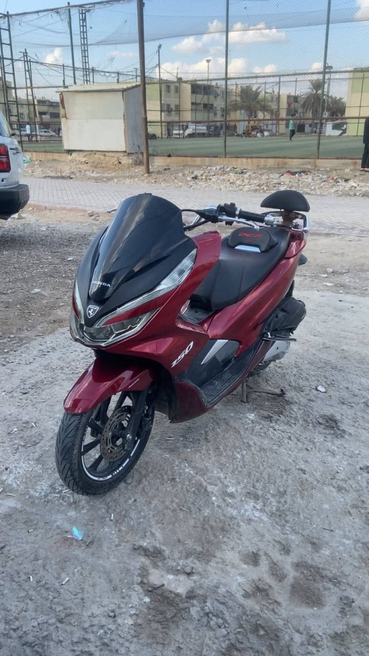 سلام عليكم دراجه بي سي اكس جيل ثالث ياباني مكينه ١٥٠مثل ماموضحه كدامكم بصوره دراجه نضيفه ومكفوله كفاله عامه من الكفر للمكينه العنوان مدينه الصدر الحبيبيه السعر ٢٣وبيه مجال 
الهاتف ***********
***********
