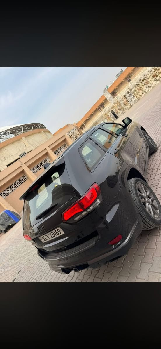 السلام عليكم ورحمة الله وبركاته 
جيب اوفر لاند  2018
فول مواصفات 6 سلندر
٣ قطع صبغ وجاملغ خلفي بارد  
محرك كير مكفولات  
سيارة حيل نظيفة كلشي عل بلاد جديد 
سنوية هزة كلشي جديد
باسمي السنوية بشرط تحويل وغرامـة
سيارة مابيـها دينار مصرف كامل من كل نواحي
فول فول مواصفات شاشة كبيرة لمس كاميرا 
حاسة رادارات كشن جلد كشن كاراباي بصمة 
 تشغيل عن بعد تحكمات ستيرن بلتوس اوكس
 كار بلي أوتو ستوب للتحذيرات تبيرد مركزي
 تحديد سرعة محرك 6 سلندر بنوراما 
السعر ٢١٠ 
صور الحادث بلمنشور 

للأستفسار  ***********
