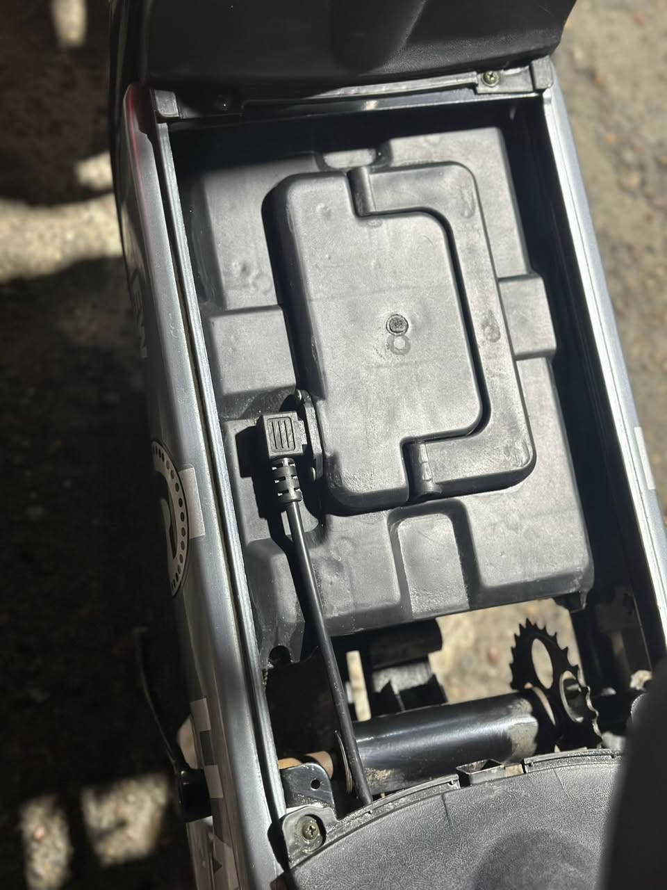 دراجه شحن لبيع نضيفة فقط التاير الخلفي بي ضرر الرقم ***********
