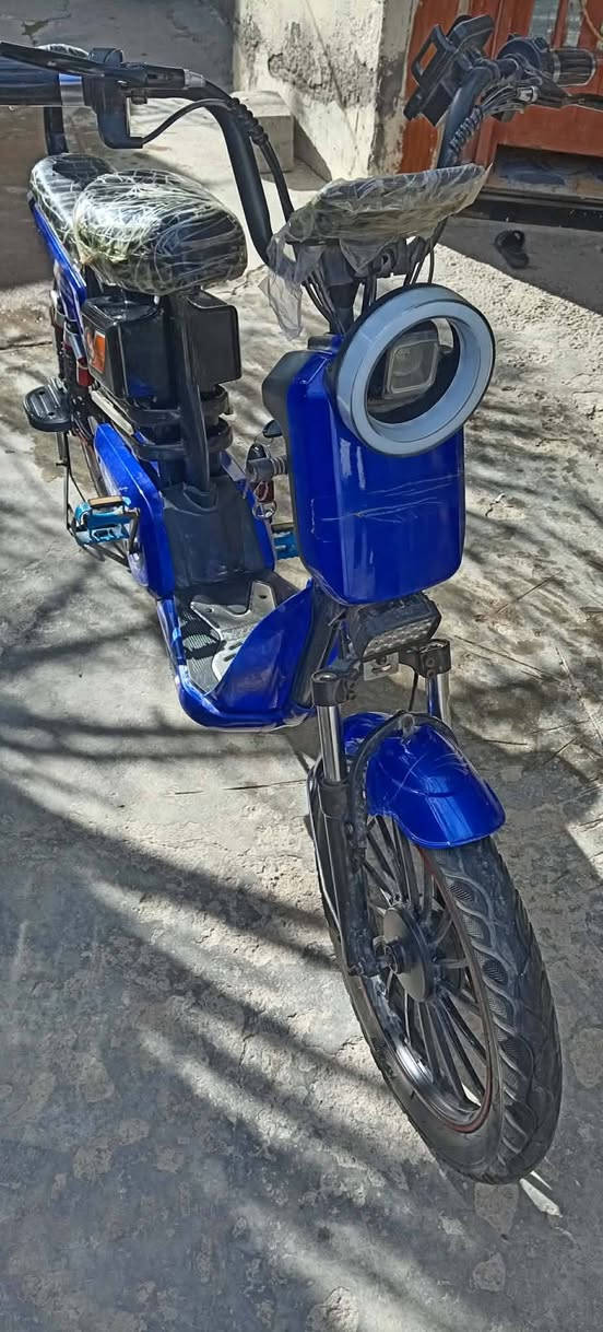 سلام عليكم دراجه شحن سعر٢٠٠ وبيه مجال عنوان بهرز لاتصال ***********
