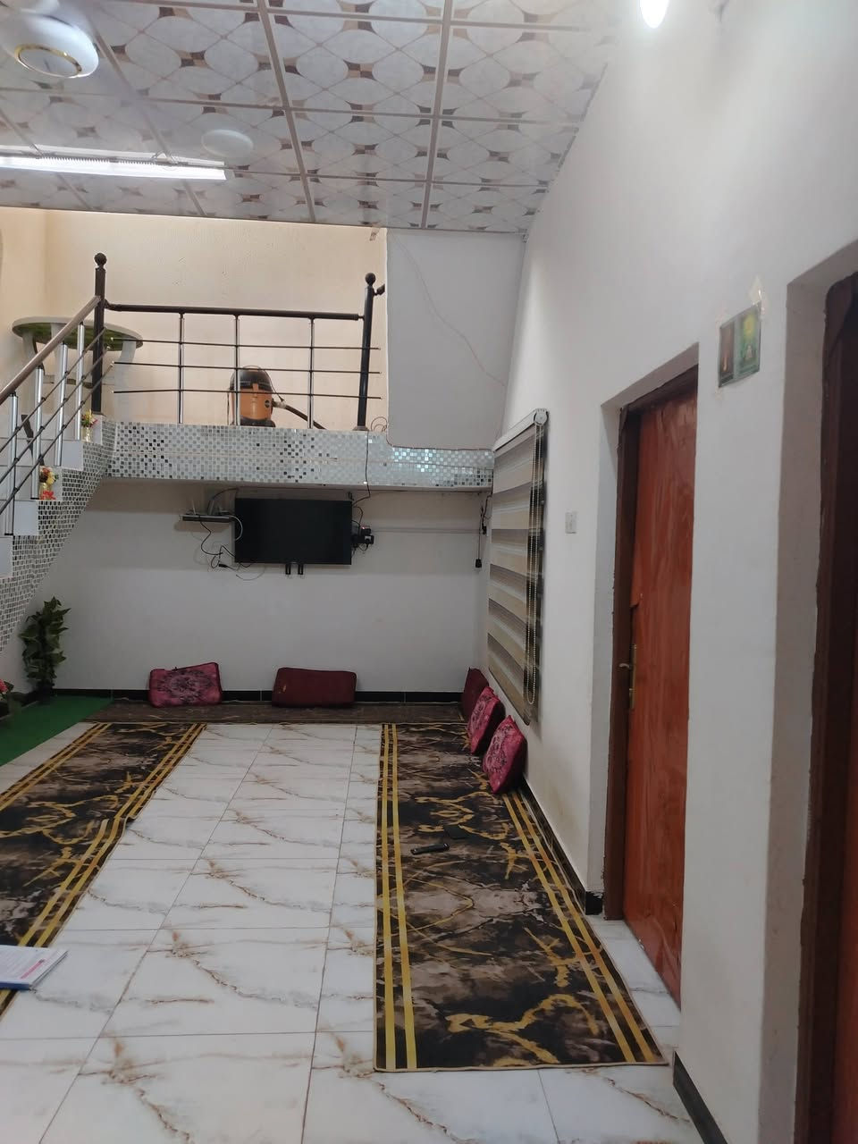 بيت للبيع
المساحة 200 م 
 غرفتين ( غرفة + حمام + منور)  
صالة كبيرة 
مطبخ 
استقبال 
محل 
العنوان 
الدجين / شارع حجي كشكول 
فرع اسواق ابو محمد الشمري  
شارع قصي ابو المولد
*********** للاستفسار الاتصال على هذا الرقم
