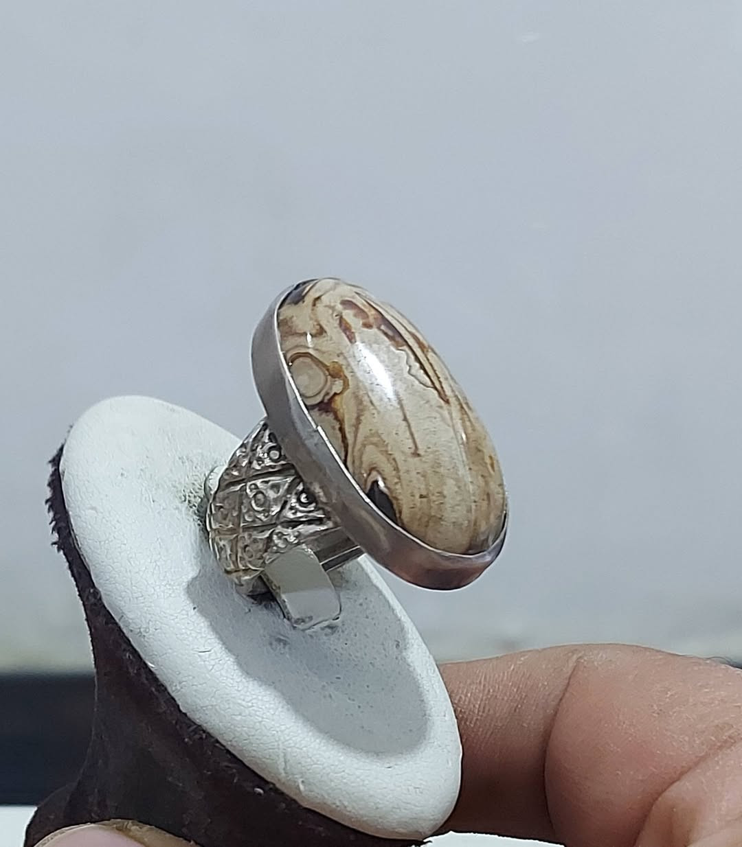 اللهم صل على محمد وآل محمد الطيبين الطاهرين 
خاتم داودي دهن ودبس 
فضه عيار 925      القياس 26
السعر((35)) الف
توصيل محافظات 5 الاف داخل الكوت 2 الف
*********** ~ ***********
ابو سجاد الوائلي
