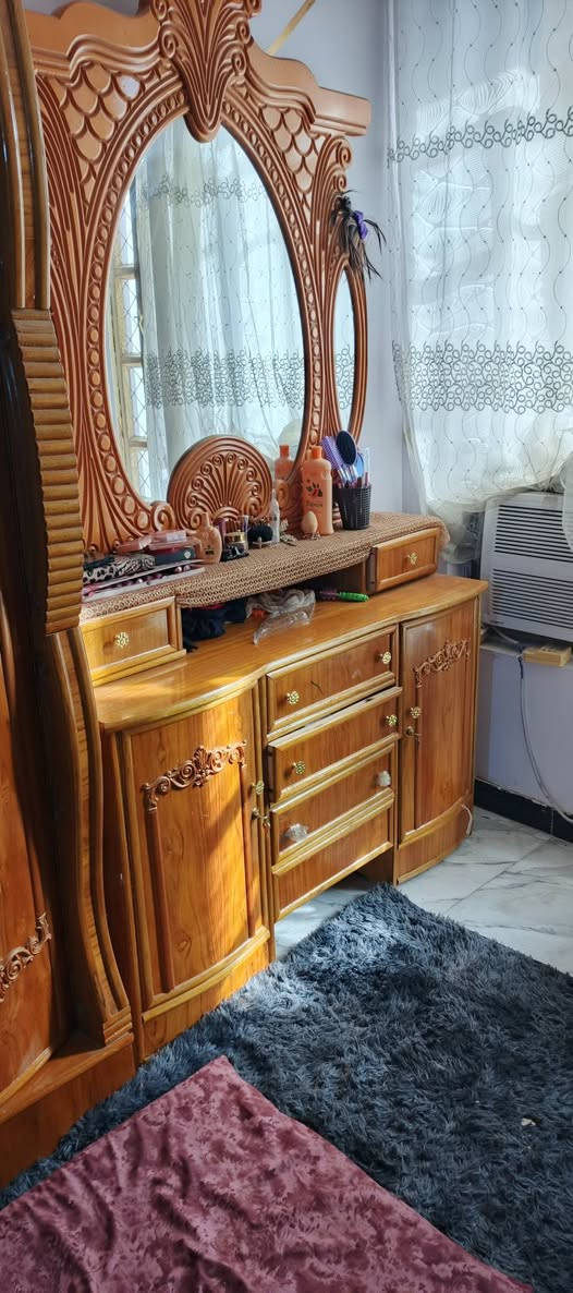 سلام عليكم غرفه نوم صاج فرعوني كلش حلوه استعمال شهرين بعده جديده سعر 1650وبيه مجال مكاني الانبار فلوجة رقم الاتصال *********** بواتساب
