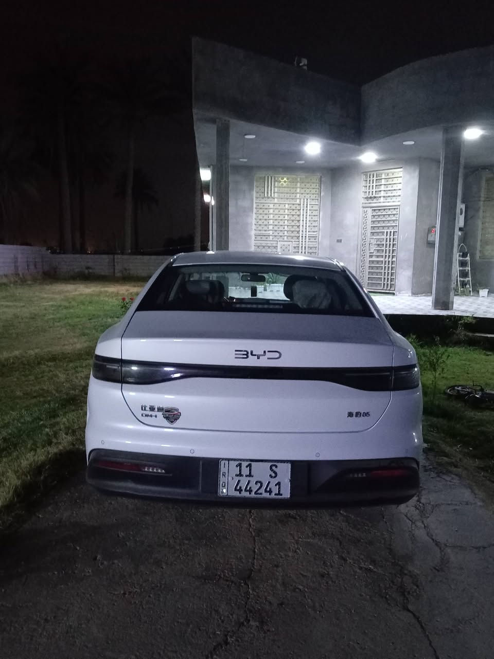 السلام عليكم BYDسيل5ويل كروم مو عادي  موديل 2025 بيه صبغ بل بنيد شي قليل والباقي مكفول  السعر 18500 الرقم *********** المكان المحموديه

