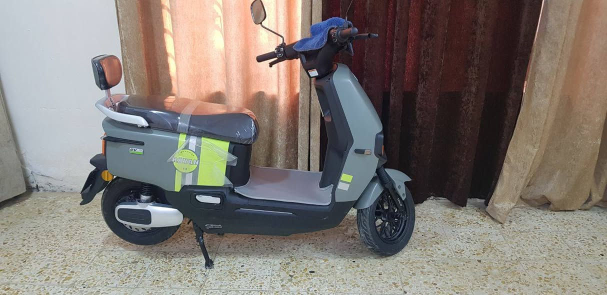 السلام عليكم 
اخوان استخدام شي بسيط اشتريتها وضميتها الي تعجبه يتفضل موديل 2025 بعدها لوك السعر مليون قفل 
مكانها بغداد النهروان 
***********
