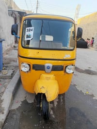 تكتك للبيع ابياجو محركه باجات السعر مليون وسبعميه اوخمسين ) الرقم 0771...
