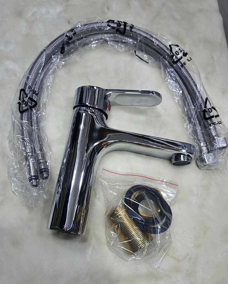 مرحبا للجميع متوفر سيت خلات أصلي ثقيل شركة توب صوفيا لصناعة مواد الصحيات الأصلي بمواصفات عليه متوفر خدمة توصيل لجميع أنحاء العراق خلاط حمام ٢٦ ألف خلاط سنك ٢٤الف خلاط شطاف ٢٢ ألف خلاط مغسله ٢٠ ألف  مع هدية قفل زاويه عدد ٤ الأصلي ***********
