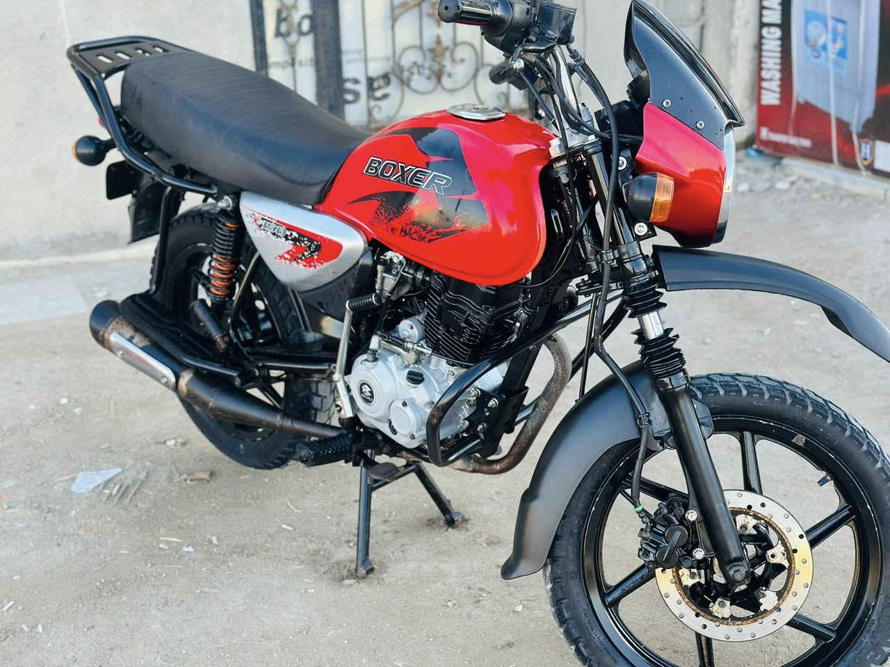 السلام عليكم
دراجه لبيع بوكسر موديل 2023 أوراق بسمي  دراجه جديده  بس بيه شويت شقلات   بس ربل ولف  كايم  رادله ربل ولف.  لدراجه بس إذا بأرده دخن  وديته كالو ربل ولف    السعر 1400 وبيه مجال هاتف ***********
