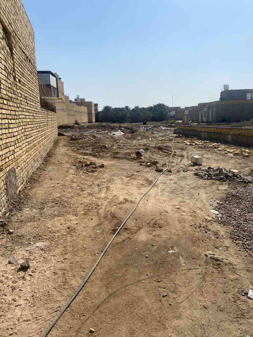 يالله 
قطعه زراعي للبيع مساحه ٢٠٠م واجهه١٠ونزال ٢٠م في منطقه الصخيين شارع حسينيه الامام الغائب  الي بعد شارع المهندس مباشر اول فرع على الجهه اليسرى تبعد عن شارع العام ١٠٠م مدفونه وجاهز لسكن 
خدمات ماء ومجاري وكهرباء بنص البناء 
 السعر 
للمزيد اتصال 
بالأرقام التأليه 
***********
***********
للمزيد من المعلومات يمكنكم التواصل معنا 
على صفحة الفيس بوك (در الامل للعقار) 
للمزيد من العروض على الفيس بك 
https://www.facebook.com/share/184e1SZUBr/?mibextid=wwXIfr
للمزيد من العروض على حسابنا تيك توك
 www.tiktok.com/@user3133131000
للمزيد من العروض على حسابنا التيليجرام (در الامل للعقار)
https://t.me/+P7JMB2u_71k2ZWJi

للمزيد من العروض على حسابنا الواتساب (در الأمل در الامل للعقار) 
https://chat.whatsapp.com/BLYmucgy7SSGDs399o3EWD
