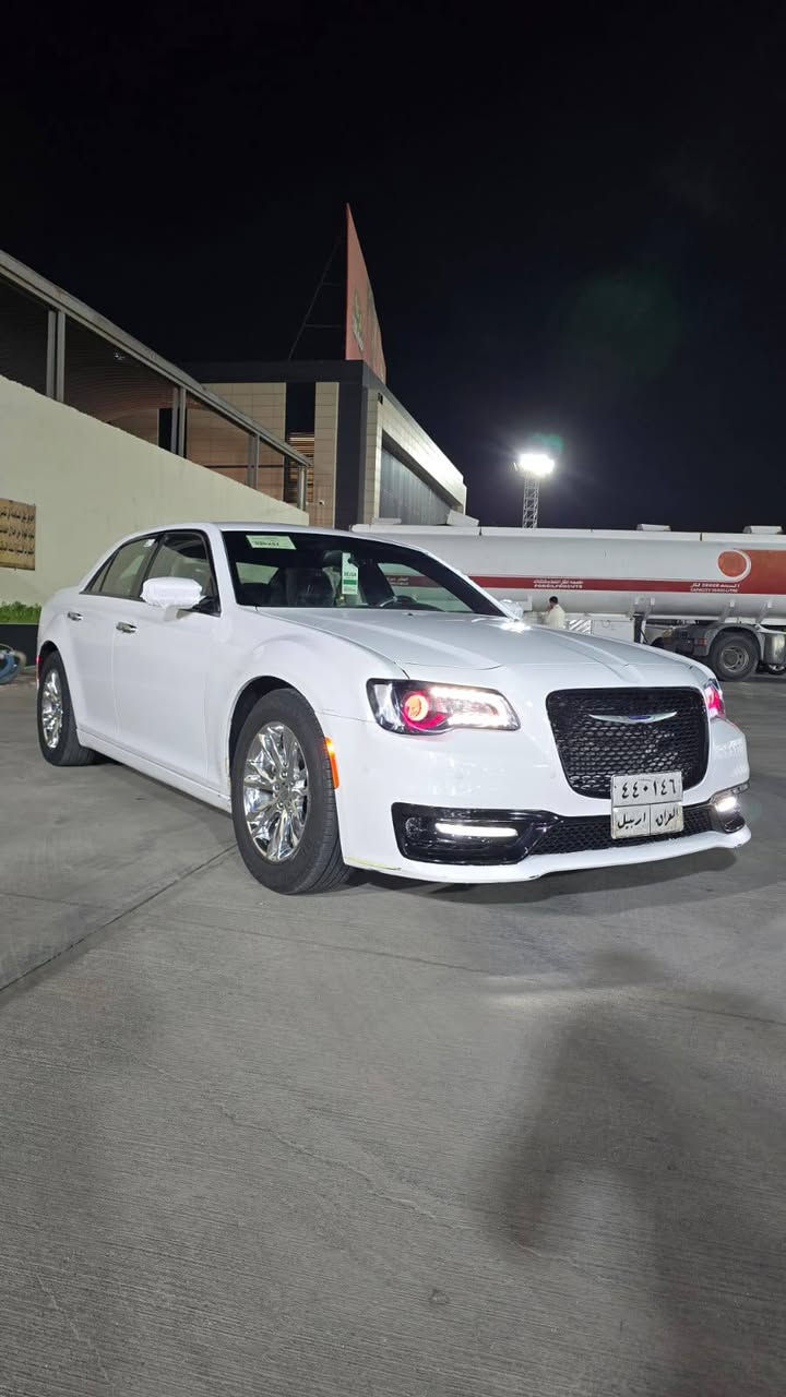 السلام عليكم
كرايسلر S300 موديل 2016  وارد امريكي بيها جاملغ وبنيد ولغد مبدل
وشويه بارد بجاملغ الخلفي سياره S فول مواصفات معروفه مواصفاتها بس بانوراما مابيها دمام بصندوك كشن حضن كشن كهربائي تدفئه ويل مكسيكي 18 وتخم تاير ليوم شادهن مكينه 3.6 مكينه وكير وحداده بلكارتون سياره جديده وحلوه لايت عدسه زرع عين حمره شرط نهار رقم اربيل سنويه منتهيه 
مكان السياره البصرة 
السعر 145 قفل بيها فقط حق جيه
***********
***********
